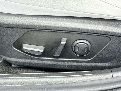 Used 2025 Hyundai Elantra Limited FWD image 23