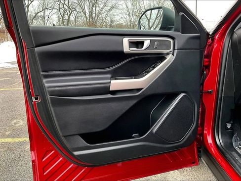 Certified 2022 Ford Explorer XLT w/ Equipment Group 202A image 21