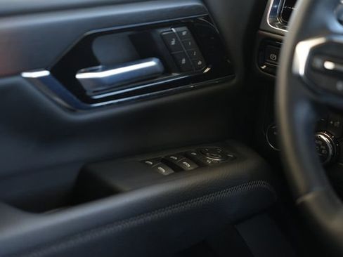 Used 2025 GMC Yukon Denali AWD/4WD image 18