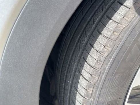 Used 2025 Toyota Highlander XLE image 28