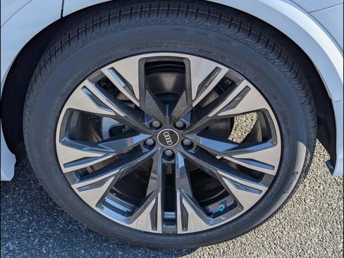 New 2026 Audi Q8 Premium Plus image 17