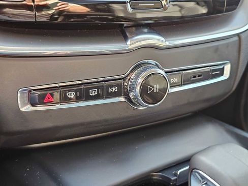 Certified 2025 Volvo XC60 B5 Core image 29