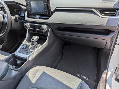 Used 2020 Toyota RAV4 XLE w/ Carpet Mat Package AWD/4WD image 17