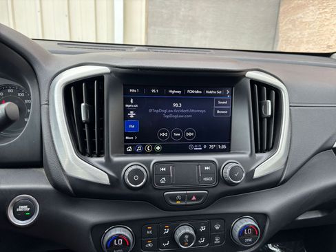 Used 2024 GMC Terrain SLT image 21