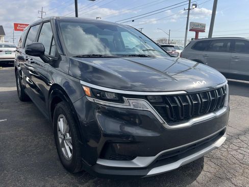 Used 2024 Kia Carnival LX image 1