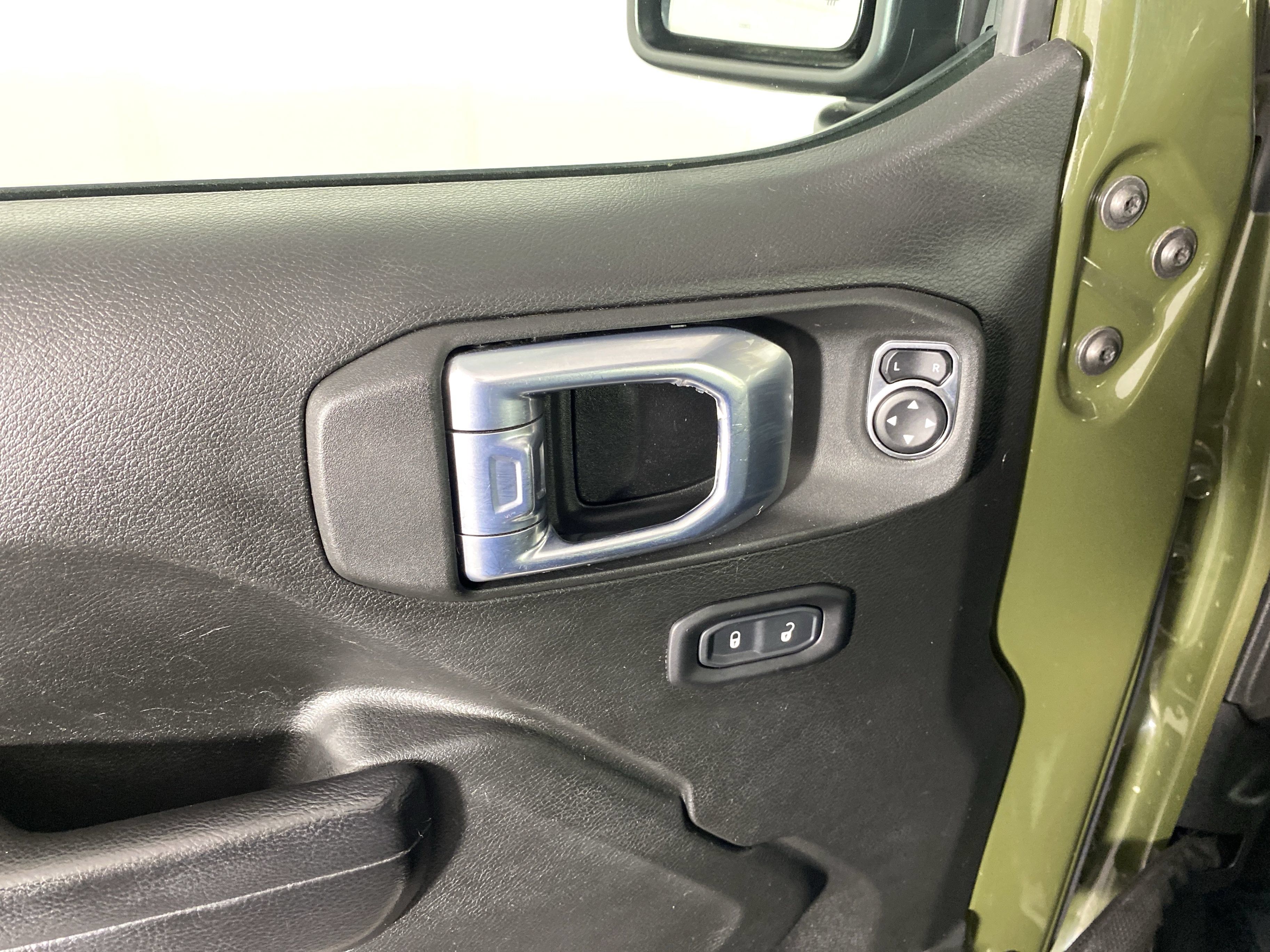 Used 2022 Jeep Gladiator Sport AWD/4WD image 14