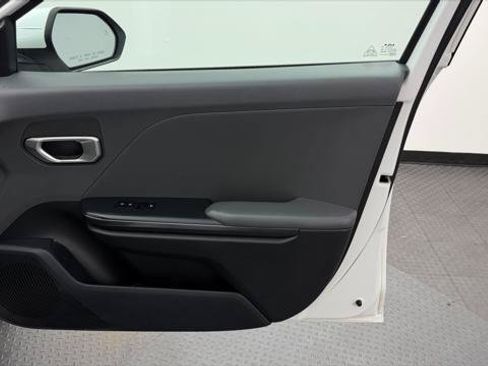 Used 2025 Kia K4 FWD image 23