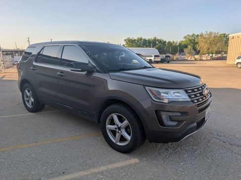 Used 2016 Ford Explorer XLT w/ Equipment Group 202A AWD/4WD image 1