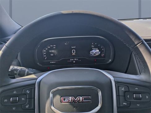 Used 2023 GMC Yukon SLT w/ SLT Luxury Package image 34