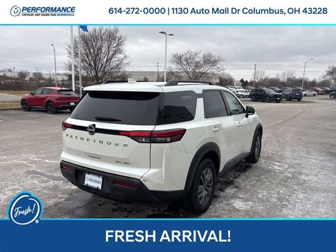 Used 2024 Nissan Pathfinder SV image 4