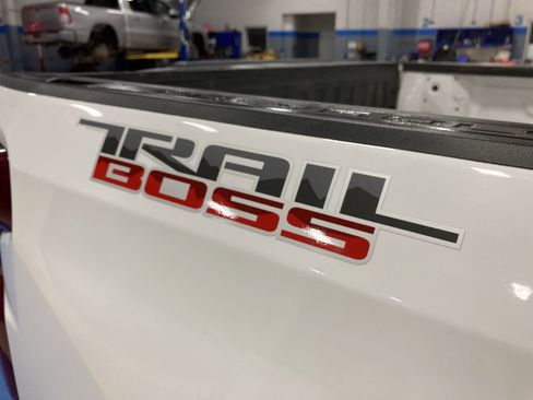 Used 2024 Chevrolet Silverado 1500 LT Trail Boss w/ Convenience Package II image 11