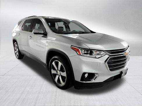 Used 2018 Chevrolet Traverse LT FWD image 3
