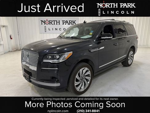 Used 2022 Lincoln Navigator 4WD image 1