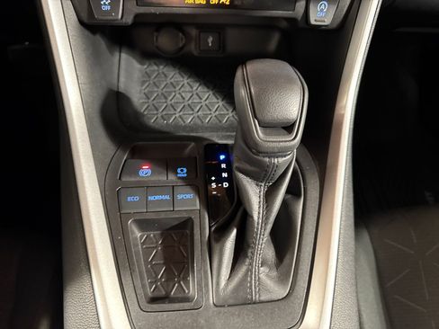 Used 2021 Toyota RAV4 XLE FWD image 24