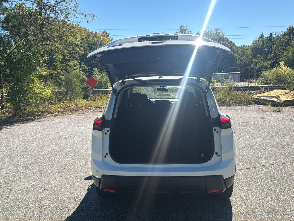 Used 2024 Nissan Rogue S FWD image 9