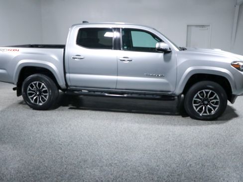 Used 2022 Toyota Tacoma TRD Sport w/ Technology Package AWD/4WD image 6