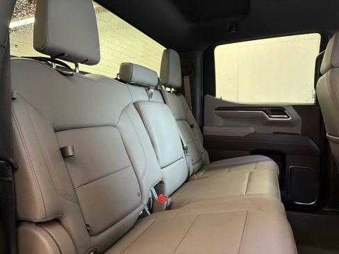 Used 2025 GMC Sierra 1500 SLT image 32