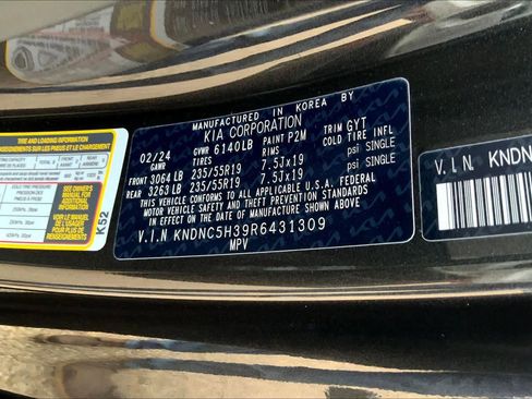 Certified 2024 Kia Carnival EX image 28