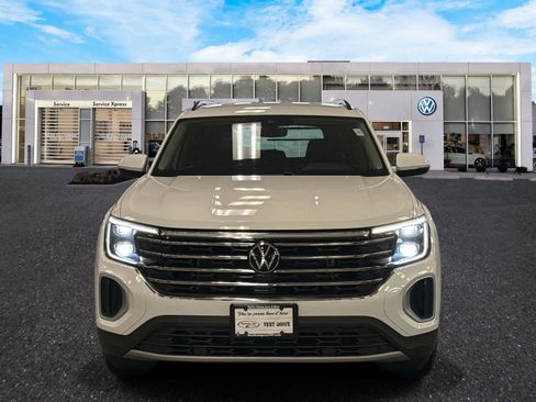 Certified 2024 Volkswagen Atlas SE image 2