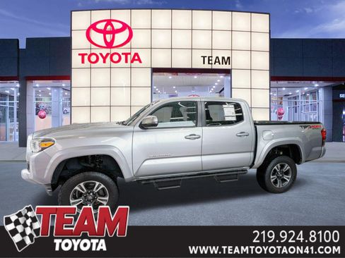 Used 2017 Toyota Tacoma TRD Sport image 1