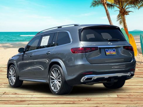 Used 2025 Mercedes-Benz GLS 450 4MATIC image 4