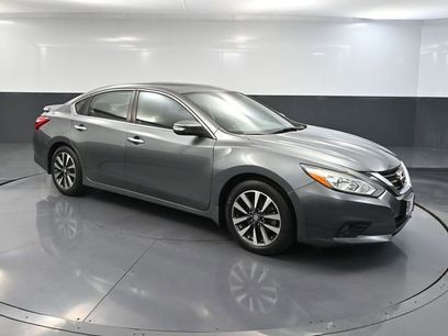 Used 2016 Nissan Altima 2.5 SL w/ Moonroof Package