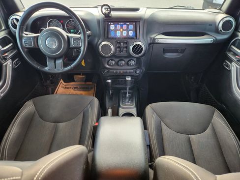 Used 2018 Jeep Wrangler Unlimited Sahara image 2