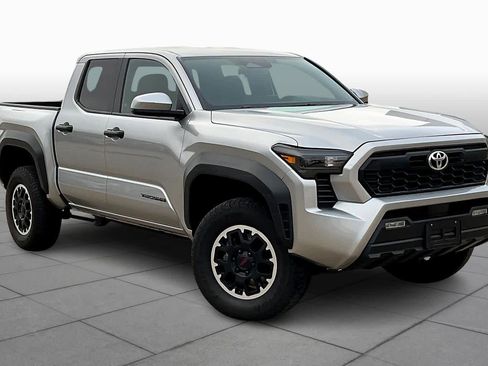 Used 2024 Toyota Tacoma TRD Off-Road image 3