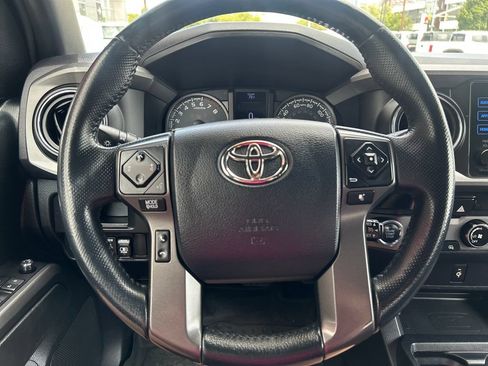 Used 2017 Toyota Tacoma TRD Off-Road w/ Tow Package (A/T) AWD/4WD image 17