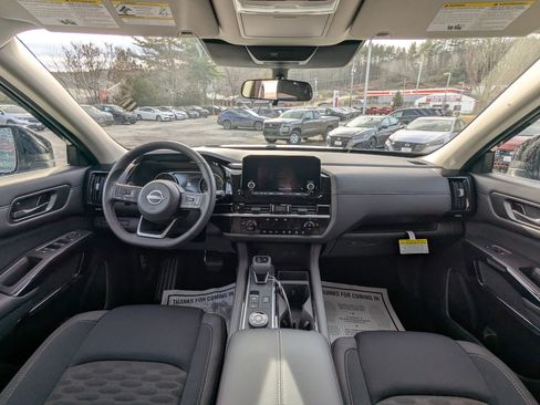 New 2025 Nissan Pathfinder SV w/ Cargo Package image 18
