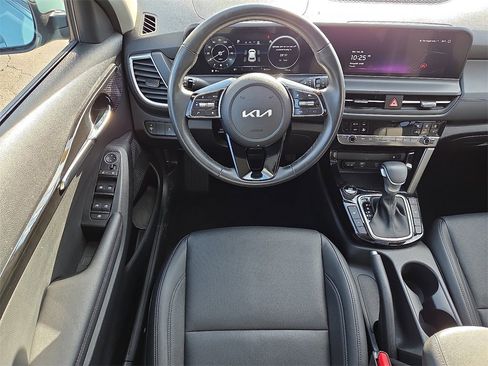 Certified 2024 Kia Seltos EX image 12