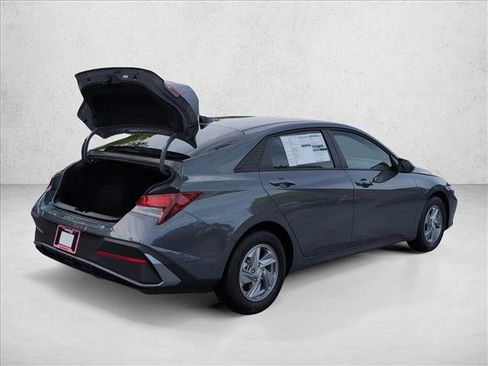 New 2026 Hyundai Elantra SE FWD image 2