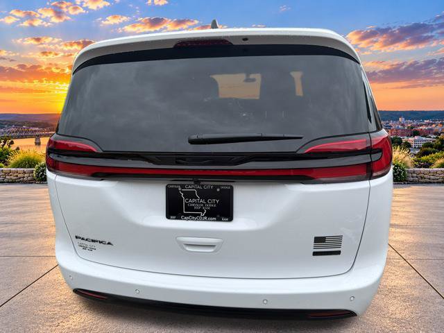 New 2027 Chrysler Pacifica Select FWD image 5