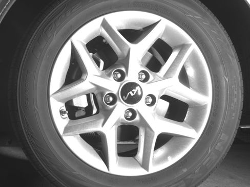 Used 2025 Kia Soul LX w/ LX Technology Package FWD image 12