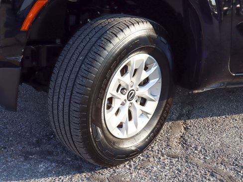 Used 2024 Nissan Frontier SV image 18