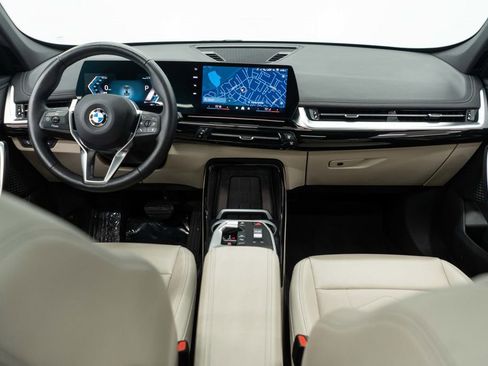Used 2025 BMW X1 xDrive28i image 9