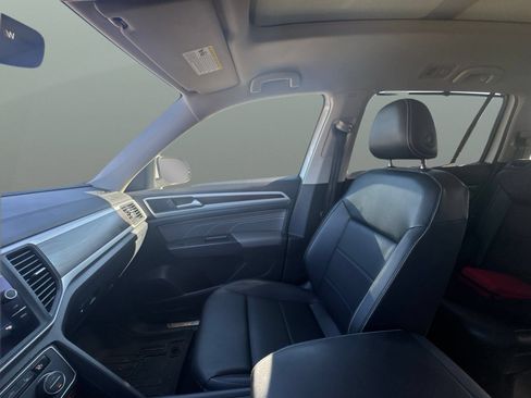 Used 2021 Volkswagen Atlas SE w/ Panoramic Sunroof Package FWD image 17
