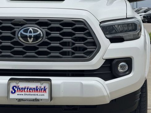 Used 2023 Toyota Tacoma TRD Sport w/ Technology Package AWD/4WD image 8