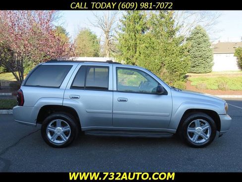 Used 2008 Chevrolet TrailBlazer LT w/ Sun And 6-Disc Cd Package image 4