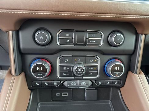 Used 2024 Chevrolet Suburban High Country w/ Advanced Technology Package image 26