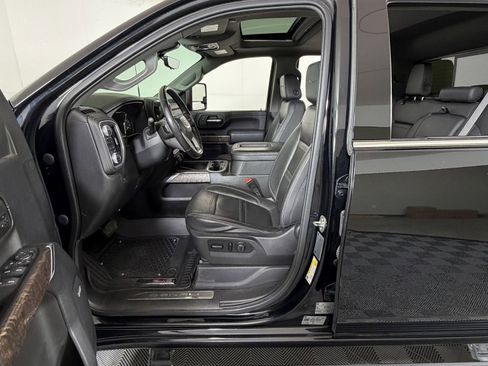 Used 2021 GMC Sierra 2500 Denali w/ Denali Black Diamond Edition image 8