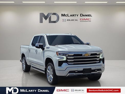 Used 2023 Chevrolet Silverado 1500 High Country w/ High Country Premium Package AWD/4WD image 1