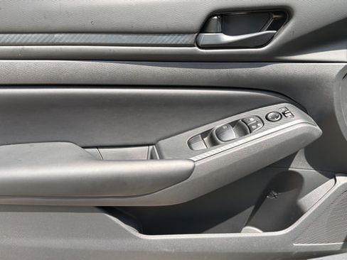 Certified 2025 Nissan Altima 2.5 S FWD image 11