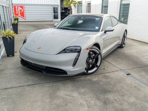 Used 2021 Porsche Taycan RWD image 4