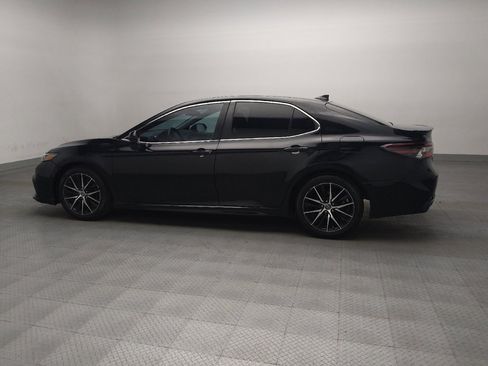 Used 2021 Toyota Camry SE FWD image 3