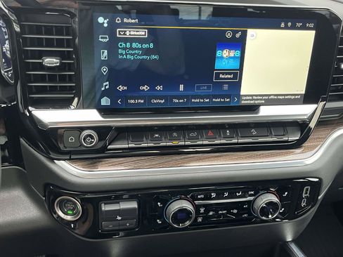 Used 2022 Chevrolet Silverado 1500 LT Trail Boss w/ LPO, Dark Essentials Package AWD/4WD image 22