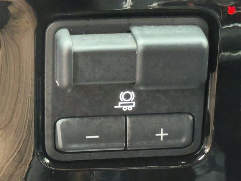 Used 2024 Chevrolet Silverado 1500 LT Trail Boss w/ Convenience Package II image 29