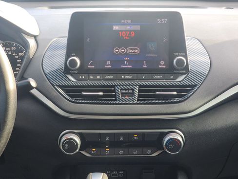 Used 2021 Nissan Altima 2.5 SV image 14