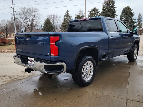 Used 2025 Chevrolet Silverado 3500 LTZ w/ LTZ Plus Package image 5