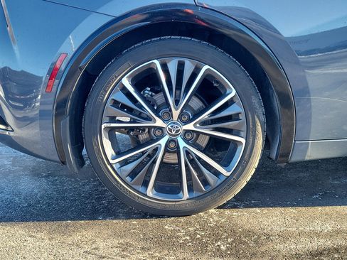 Used 2023 Toyota Prius XLE image 5